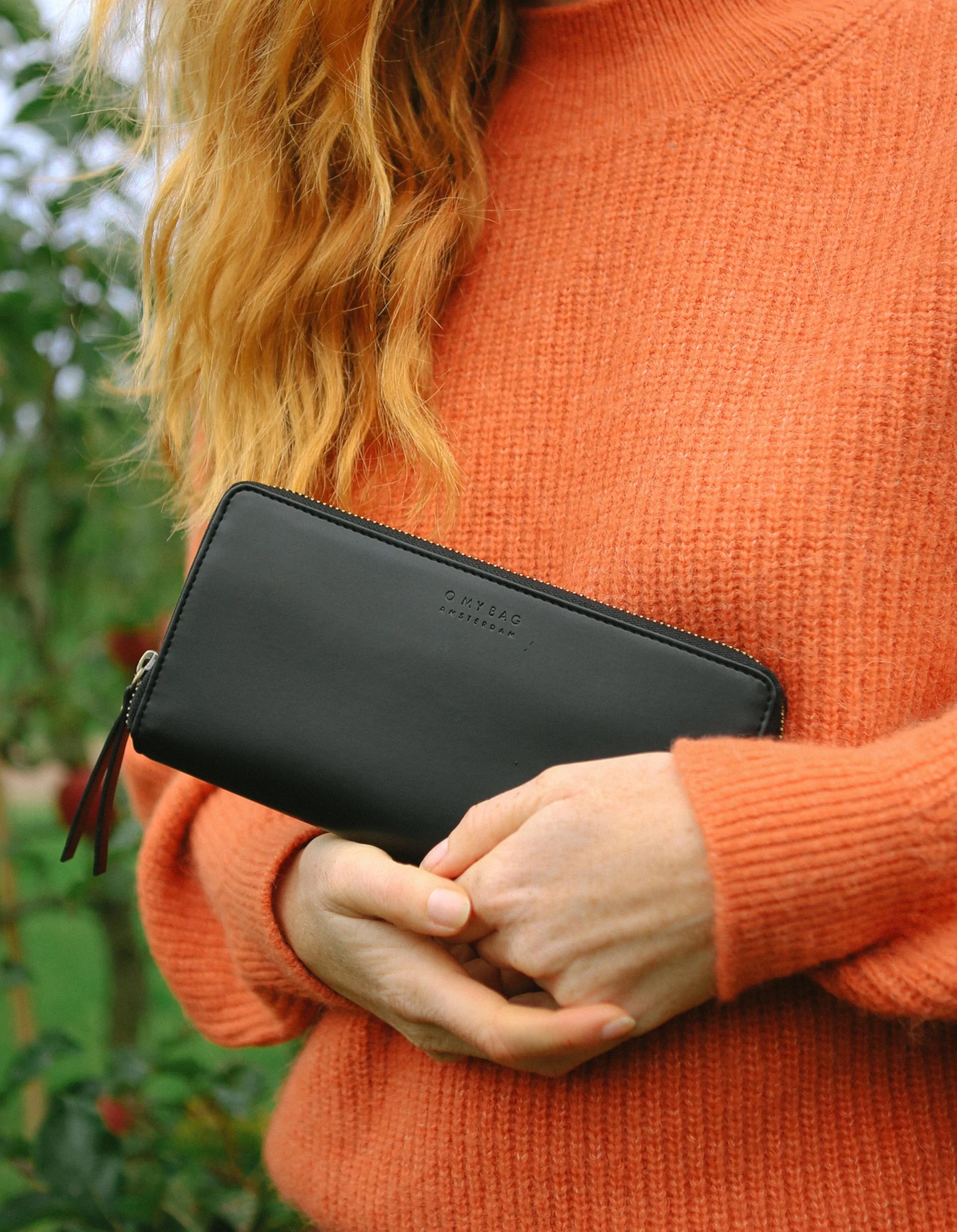 O My Bag Sonny Wallet Black Apfel Leder Portemonnaie unisex